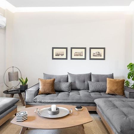 Deluxe 3-Bdrm Urban-Industrial Apt At Acropolis アテネ エクステリア 写真