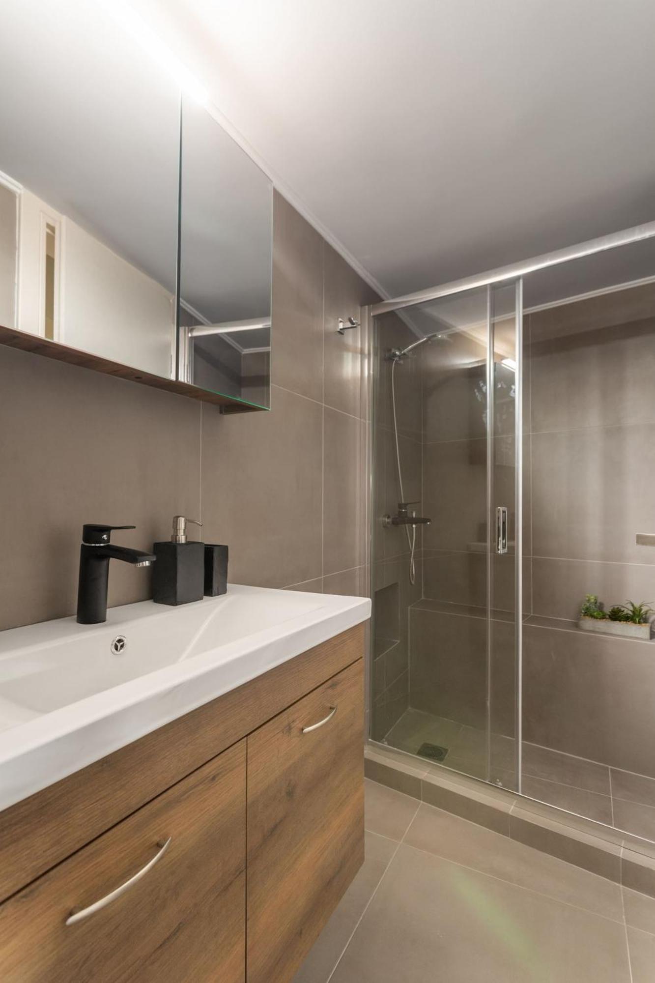 Deluxe 3-Bdrm Urban-Industrial Apt At Acropolis アテネ エクステリア 写真