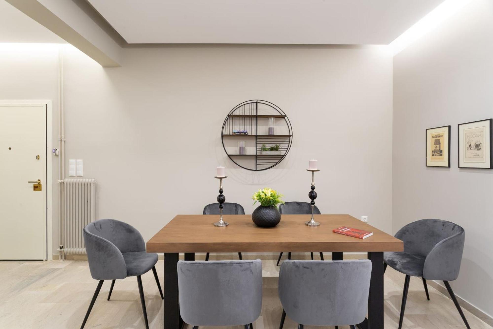 Deluxe 3-Bdrm Urban-Industrial Apt At Acropolis アテネ エクステリア 写真