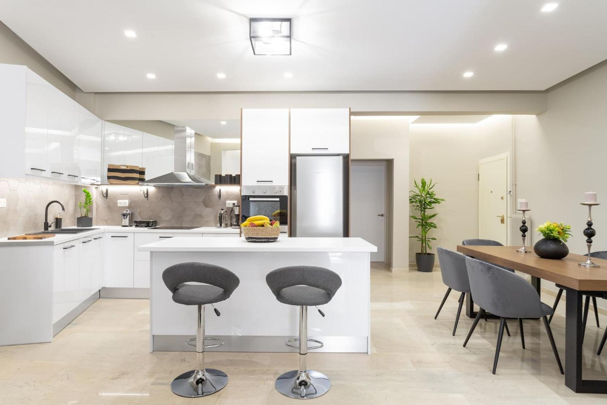 Deluxe 3-Bdrm Urban-Industrial Apt At Acropolis アテネ エクステリア 写真