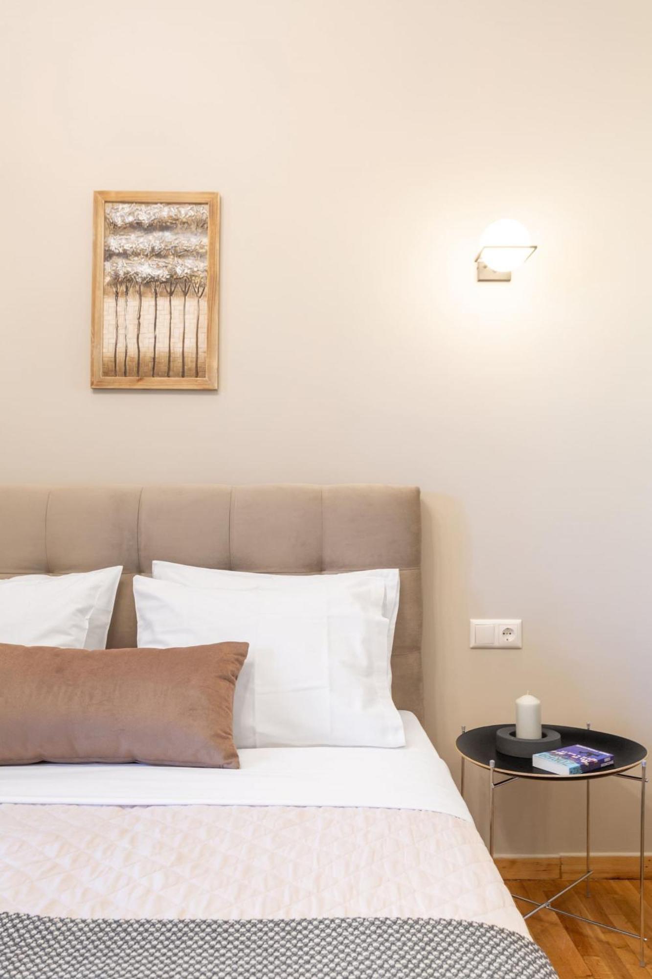 Deluxe 3-Bdrm Urban-Industrial Apt At Acropolis アテネ エクステリア 写真