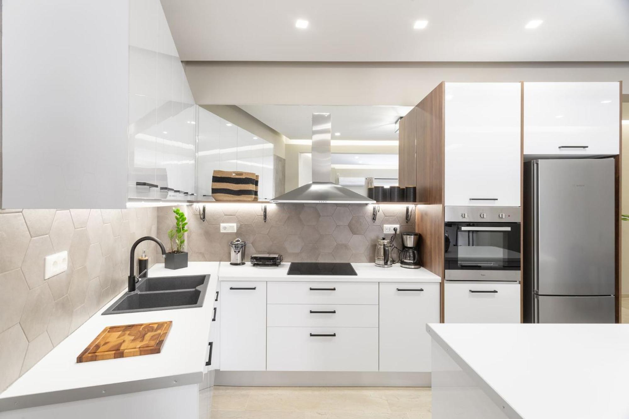 Deluxe 3-Bdrm Urban-Industrial Apt At Acropolis アテネ エクステリア 写真