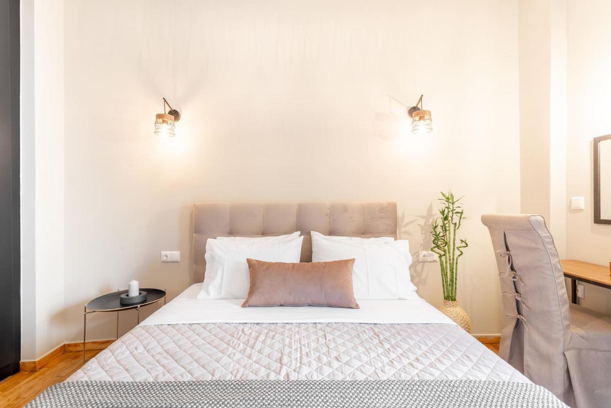 Deluxe 3-Bdrm Urban-Industrial Apt At Acropolis アテネ エクステリア 写真