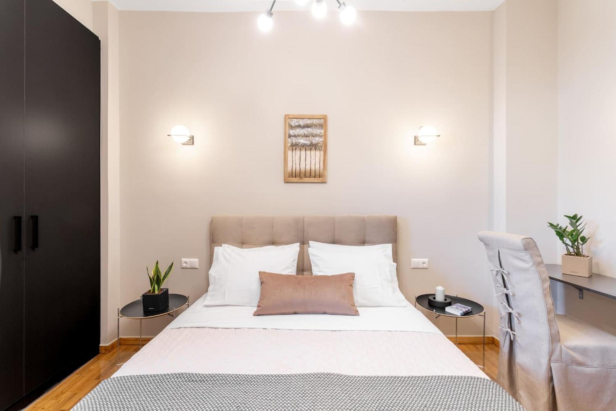 Deluxe 3-Bdrm Urban-Industrial Apt At Acropolis アテネ エクステリア 写真
