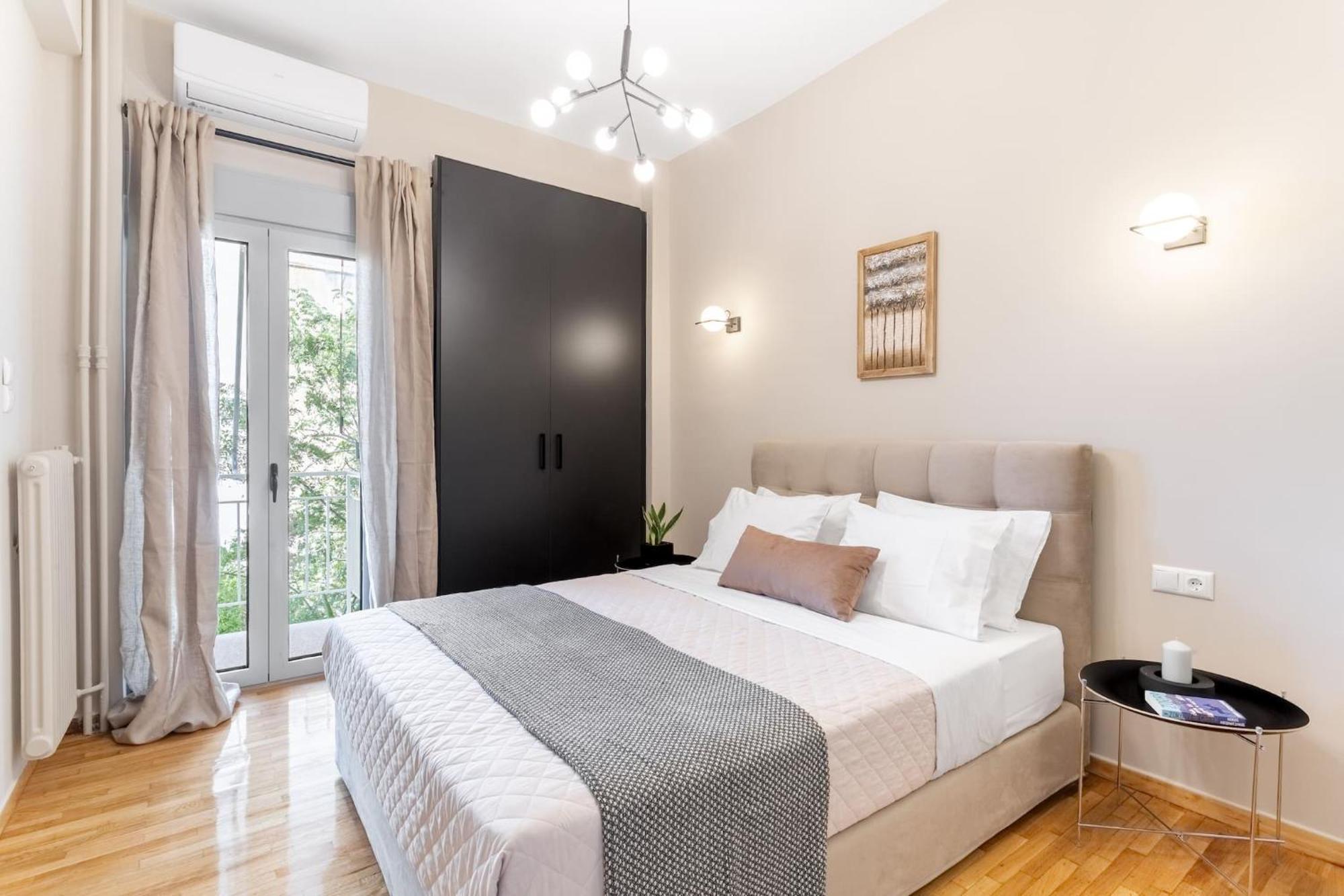 Deluxe 3-Bdrm Urban-Industrial Apt At Acropolis アテネ エクステリア 写真