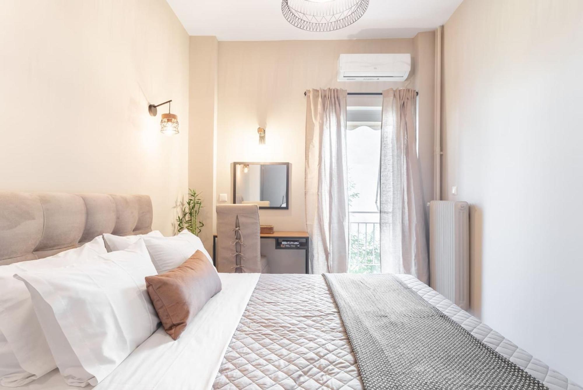 Deluxe 3-Bdrm Urban-Industrial Apt At Acropolis アテネ エクステリア 写真