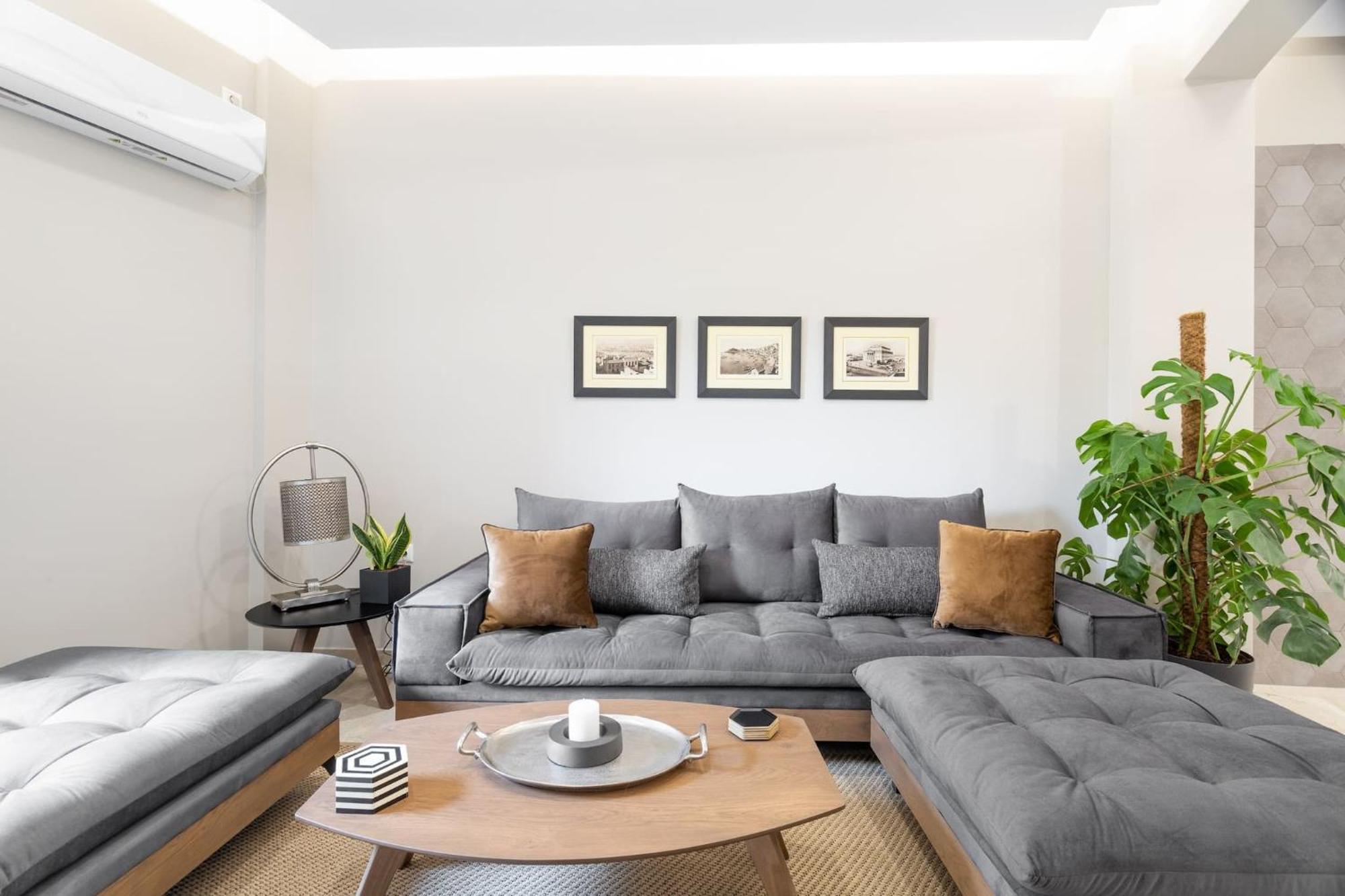 Deluxe 3-Bdrm Urban-Industrial Apt At Acropolis アテネ エクステリア 写真